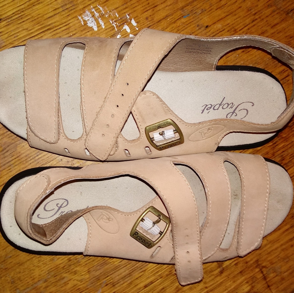 Propet Strappy Sandals Sz. 7. Comfortable Summer Shoes.